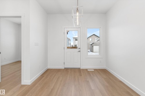 1016 14 Avenue, Edmonton, AB - Indoor Photo Showing Other Room