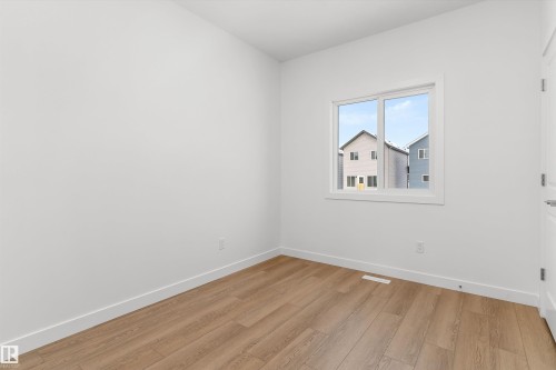 1016 14 Avenue, Edmonton, AB - Indoor Photo Showing Other Room