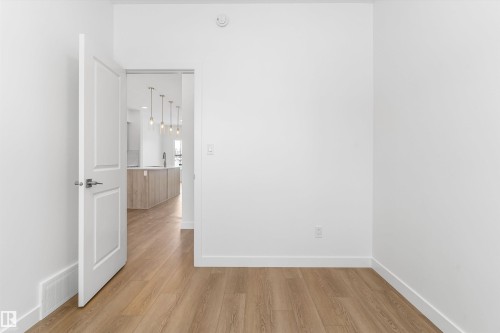 1016 14 Avenue, Edmonton, AB - Indoor Photo Showing Other Room