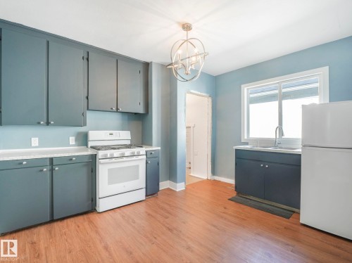 9638 106 Avenue, Edmonton, AB - Indoor Photo Showing Kitchen
