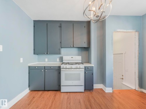 9638 106 Avenue, Edmonton, AB - Indoor Photo Showing Kitchen