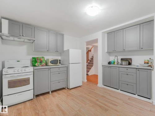 9638 106 Avenue, Edmonton, AB - Indoor Photo Showing Kitchen
