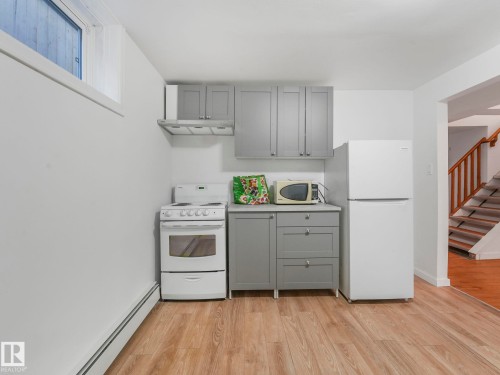 9638 106 Avenue, Edmonton, AB - Indoor Photo Showing Kitchen