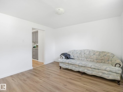 9638 106 Avenue, Edmonton, AB - Indoor Photo Showing Living Room