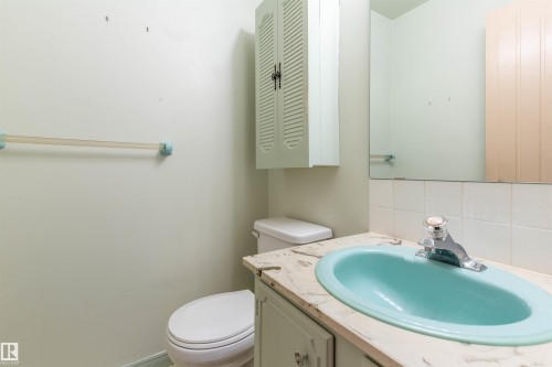 59 Quesnell Crescent, Edmonton, AB - Indoor Photo Showing Bathroom