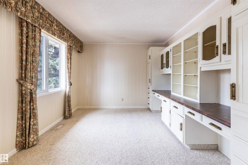 59 Quesnell Crescent, Edmonton, AB - Indoor Photo Showing Other Room