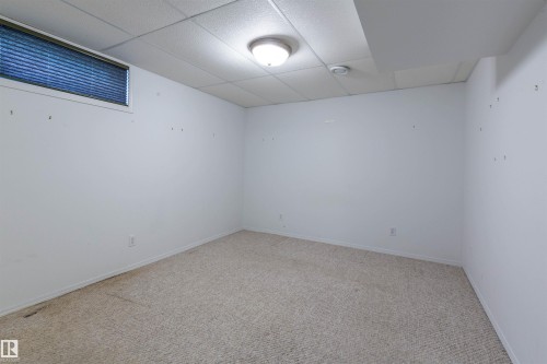 59 Quesnell Crescent, Edmonton, AB - Indoor Photo Showing Other Room
