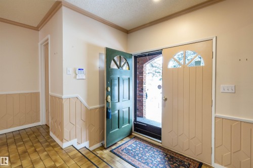 59 Quesnell Crescent, Edmonton, AB - Indoor Photo Showing Other Room