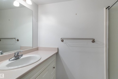 59 Quesnell Crescent, Edmonton, AB - Indoor Photo Showing Bathroom