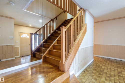 59 Quesnell Crescent, Edmonton, AB - Indoor Photo Showing Other Room