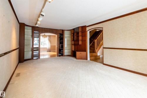 59 Quesnell Crescent, Edmonton, AB - Indoor Photo Showing Other Room
