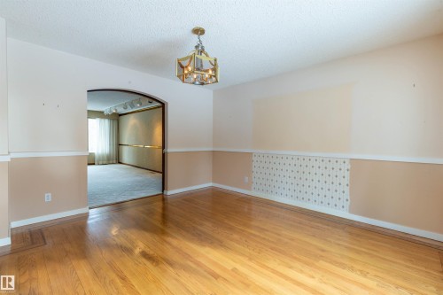 59 Quesnell Crescent, Edmonton, AB - Indoor Photo Showing Other Room