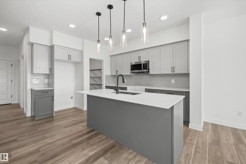 606 176 Avenue, Edmonton, AB - Indoor Photo Showing Kitchen With Upgraded Kitchen