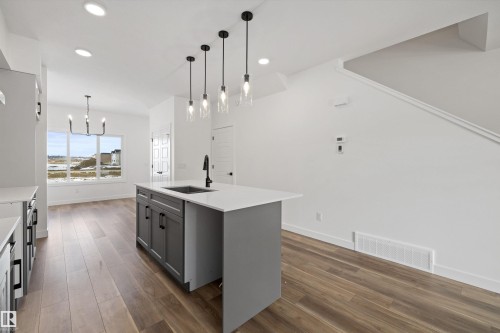 606 176 Avenue, Edmonton, AB - Indoor Photo Showing Kitchen With Upgraded Kitchen
