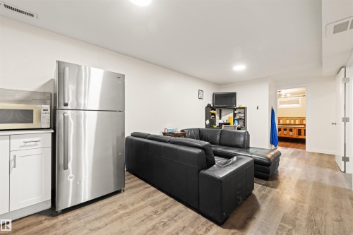 11052 151 Street, Edmonton, AB - Indoor