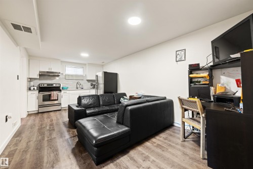 11052 151 Street, Edmonton, AB - Indoor