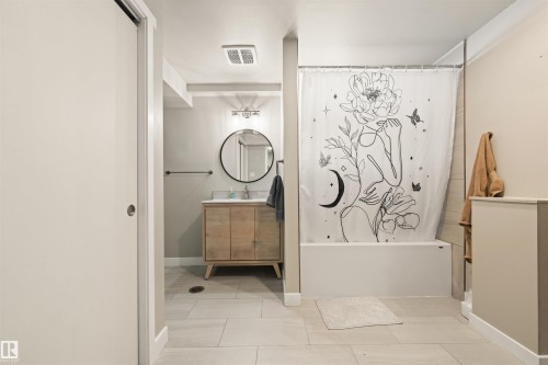 11052 151 Street, Edmonton, AB - Indoor