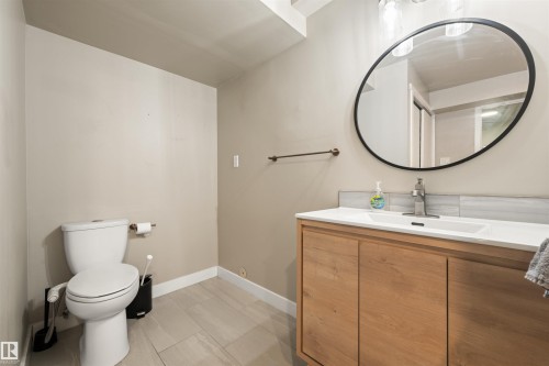 11052 151 Street, Edmonton, AB - Indoor Photo Showing Bathroom