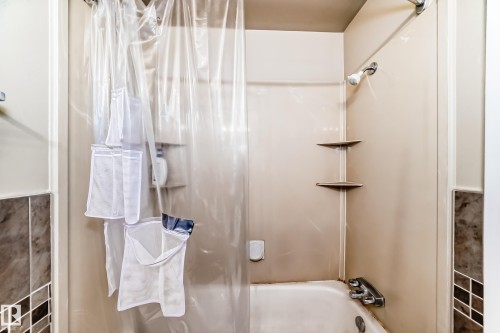 10328 156 Street, Edmonton, AB - Indoor Photo Showing Bathroom