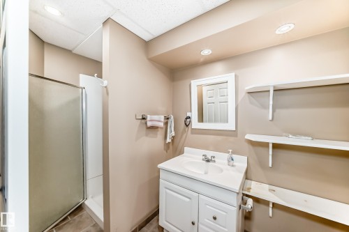 10328 156 Street, Edmonton, AB - Indoor Photo Showing Bathroom