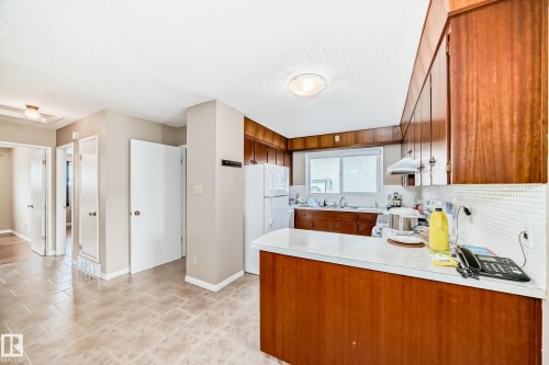 10328 156 Street, Edmonton, AB - Indoor Photo Showing Kitchen