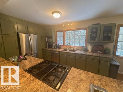 191 52343 Range Rd 211, Rural Strathcona County, AB - Indoor Photo Showing Kitchen With Double Sink