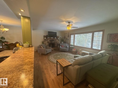 191 52343 Range Rd 211, Rural Strathcona County, AB - Indoor Photo Showing Living Room