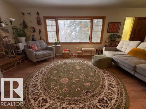 191 52343 Range Rd 211, Rural Strathcona County, AB - Indoor Photo Showing Living Room