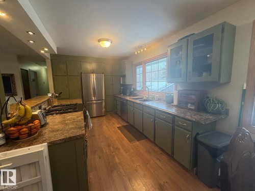 191 52343 Range Rd 211, Rural Strathcona County, AB - Indoor Photo Showing Kitchen