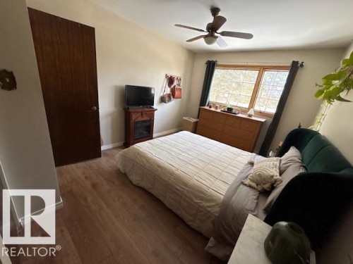 191 52343 Range Rd 211, Rural Strathcona County, AB - Indoor Photo Showing Bedroom