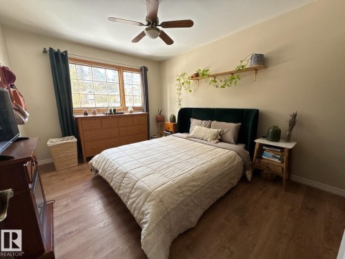 191 52343 Range Rd 211, Rural Strathcona County, AB - Indoor Photo Showing Bedroom