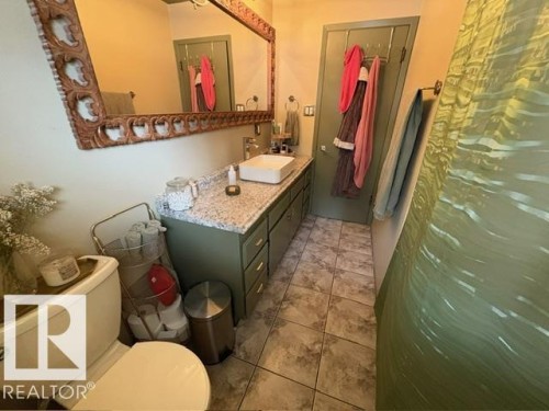 191 52343 Range Rd 211, Rural Strathcona County, AB - Indoor Photo Showing Bathroom