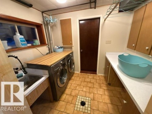 191 52343 Range Rd 211, Rural Strathcona County, AB - Indoor Photo Showing Laundry Room