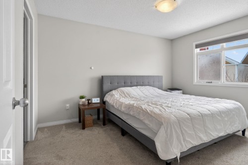 Bedroom featuring light colored carpet and a textured ceiling - 60 1804 70 Street, Edmonton, AB - Indoor Photo Showing Bedroom