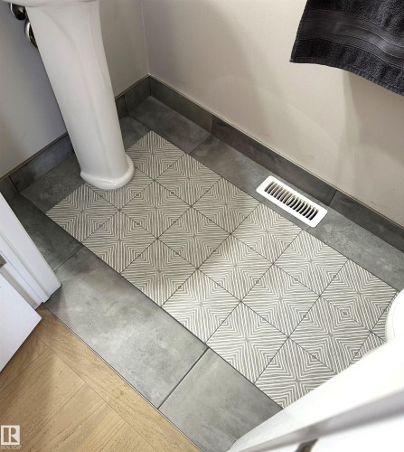 Bathroom view - 60 1804 70 Street, Edmonton, AB - Indoor Photo Showing Other Room