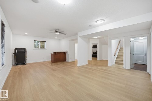 1324 70 Street, Edmonton, AB - Indoor