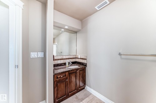 1401 6608 28 Avenue, Edmonton, AB - Indoor Photo Showing Bathroom