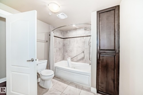 1401 6608 28 Avenue, Edmonton, AB - Indoor Photo Showing Bathroom