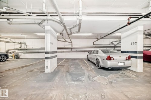 1401 6608 28 Avenue, Edmonton, AB - Indoor Photo Showing Garage