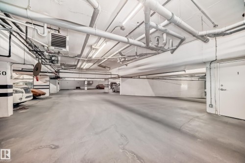 1401 6608 28 Avenue, Edmonton, AB - Indoor Photo Showing Garage