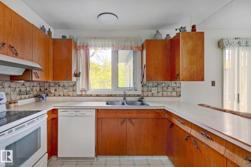140 Windermere Drive, Edmonton, AB - Indoor Photo Showing Kitchen With Double Sink