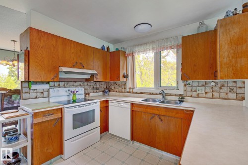 140 Windermere Drive, Edmonton, AB - Indoor Photo Showing Kitchen With Double Sink