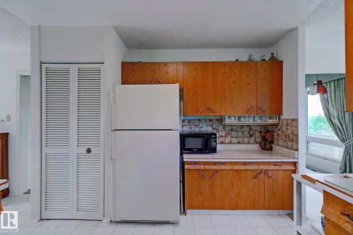 140 Windermere Drive, Edmonton, AB - Indoor Photo Showing Kitchen