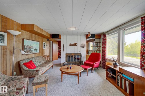 140 Windermere Drive, Edmonton, AB - Indoor Photo Showing Living Room