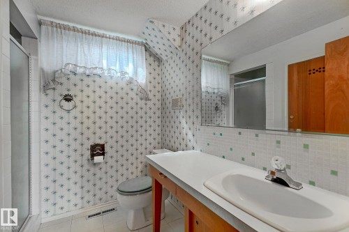 140 Windermere Drive, Edmonton, AB - Indoor Photo Showing Bathroom