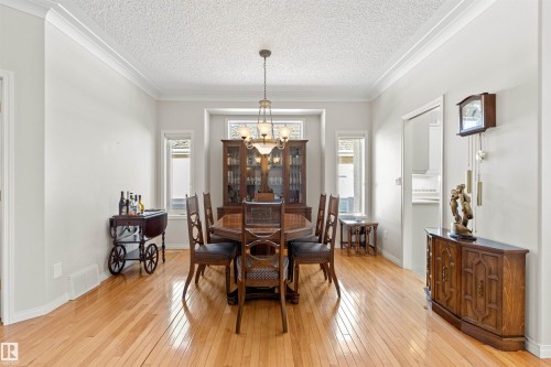 9 Butterworth Point(E), Edmonton, AB - Indoor Photo Showing Dining Room