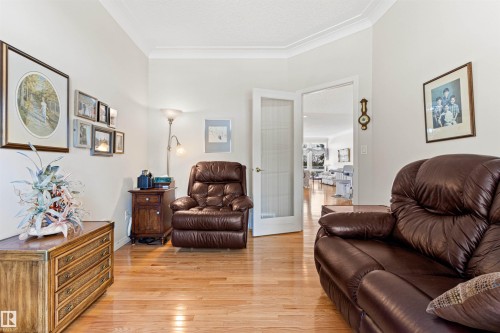 9 Butterworth Point(E), Edmonton, AB - Indoor Photo Showing Living Room