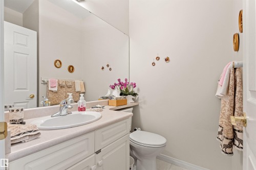 9 Butterworth Point(E), Edmonton, AB - Indoor Photo Showing Bathroom