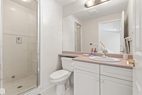 9 Butterworth Point(E), Edmonton, AB - Indoor Photo Showing Bathroom