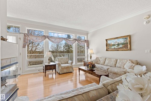 9 Butterworth Point(E), Edmonton, AB - Indoor Photo Showing Living Room